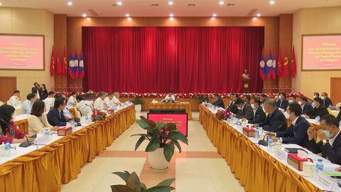 Lãnh đạo Bộ Công Thương và EVN làm việc tại Lào về việc nhập khẩu điện từ Lào về Việt Nam