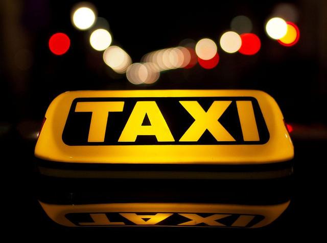 Taxi công nghệ sẽ chịu ràng buộc về niên hạn, tiêu chuẩn lái xe - Ảnh 1.
