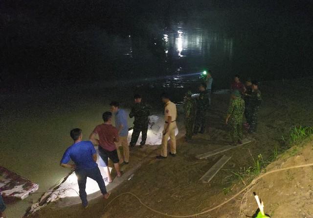 Lật thuyền ở Lào Cai làm 5 người chết và mất tích: Tập trung tìm kiếm nạn nhân - Ảnh 2.