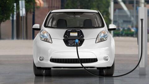 Vì sao người sở hữu ô tô điện phải chấp nhận liên tục thay vỏ xe?