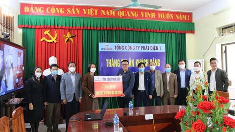 Tặng thiết bị 2 phòng học trực tuyến cho trường học tỉnh Bắc Giang