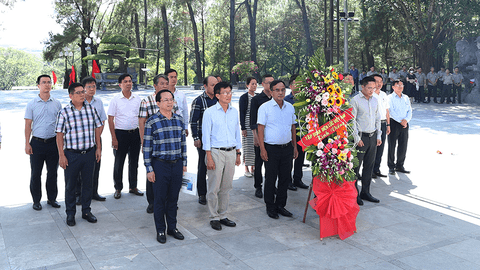 Lãnh đạo EVN dâng hương tri ân các Anh hùng liệt sỹ tại Nghĩa trang Liệt sỹ Quốc gia Trường Sơn