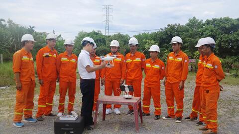 Truyền tải điện Quảng Bình tổ chức Khóa bồi huấn sử dụng thiết bị bay UAV