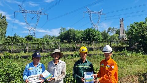 Đội Truyền tải điện Lệ Thủy với công tác tuyên truyền bảo vệ hành lang an toàn lưới điện cao áp