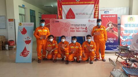 Truyền tải điện Quảng Ngãi tham gia hiến máu tình nguyện hưởng ứng Tuần lễ hồng EVN lần thứ VII