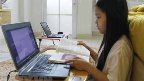 Giải bài toán dạy và học trực tuyến trong các nhà trường
