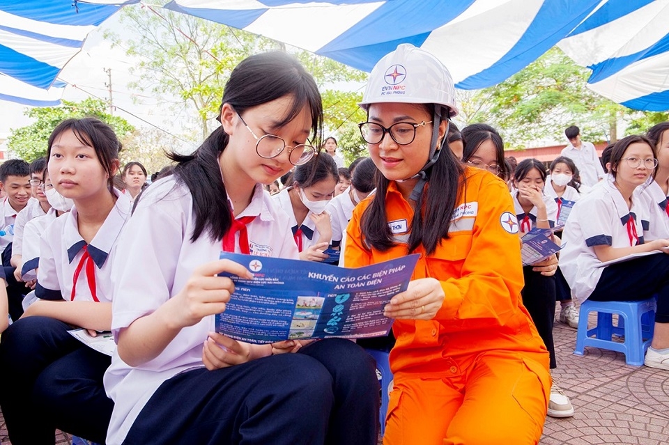 EVNNPC tăng cường 100% nhân lực, thiết bị và ứng trực 24/24h nỗ lực cấp điện trong mùa nóng