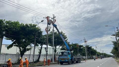 Đóng điện các xuất tuyến 22 kV tại khu công nghiệp Hòa Khánh