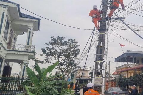 Điện lực Ninh Giang thực hiện các giải pháp  cung cấp điện an toàn, ổn định cho mùa nắng nóng năm 2025