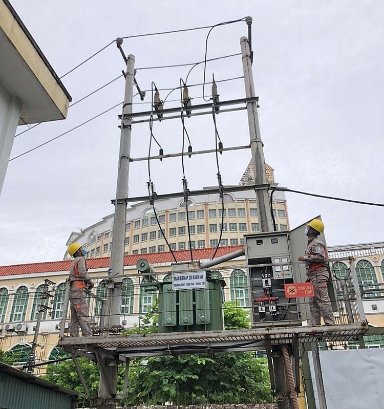 pc quang ninh dam bao cung cap dien cho ky thi tot nghiep