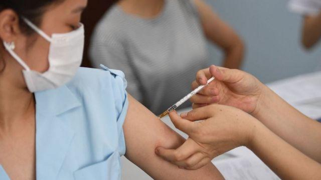 Vaccine phòng Covid-19 và chuẩn của Việt Nam là gì? - BBC News Tiếng Việt