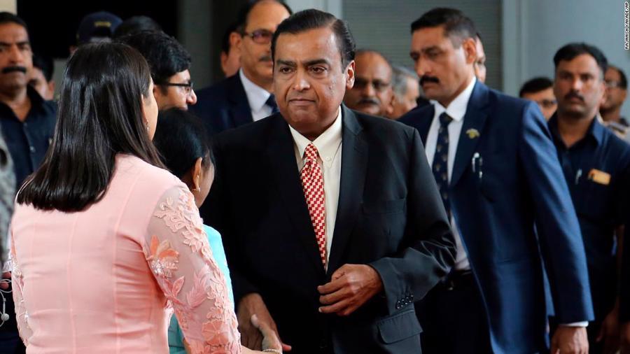 Tỷ ph&uacute; Mukesh Ambani chi hơn 80 tỷ USD cho c&aacute;c dự &aacute;n mới về năng lượng xanh. (Nguồn: CNN) &nbsp;