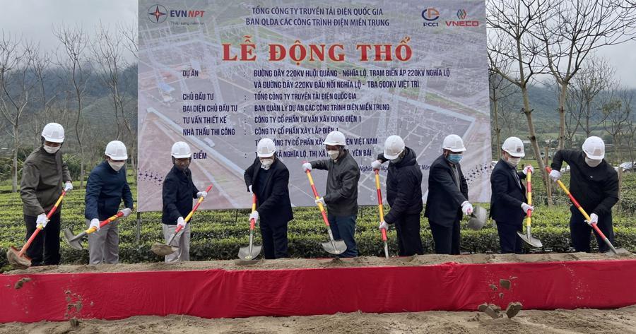 EVNNPT/CPMB triển khai thi c&ocirc;ng dự &aacute;n.