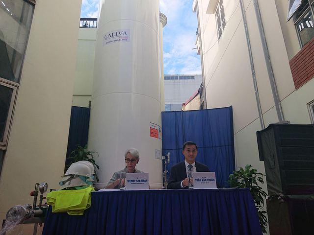 ‎Lắp đặt hệ thống oxy lỏng mới tại Bệnh viện Bạch Mai do USAID tài trợ - Ảnh 1.
