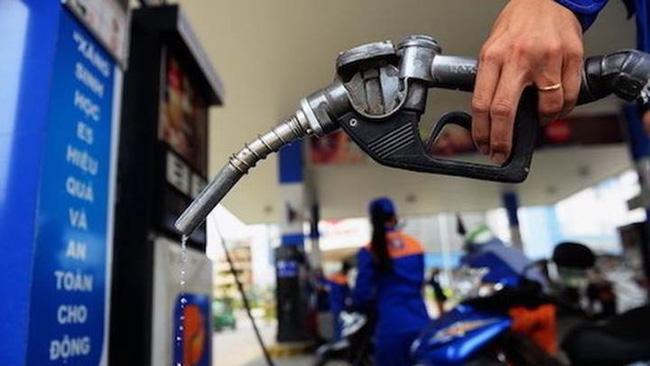 Ngày mai, giá xăng có thể giảm mạnh? | VTV.VN