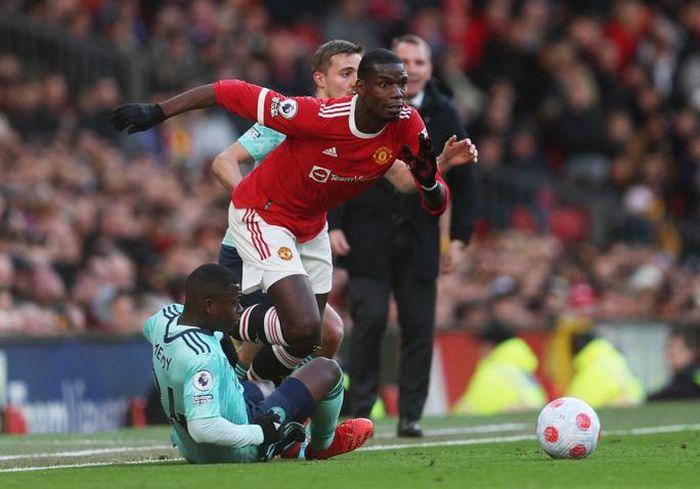 Pogba bị dọa nạt, bắt giữ trái phép khi còn khoác áo Man United