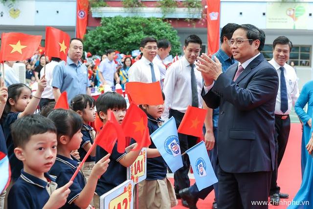 Chùm ảnh: Thủ tướng Phạm Minh Chính dự Lễ Khai giảng năm học mới - Ảnh 2.