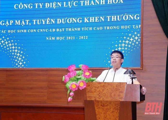 Ông Nghiêm Đình Sơn, Chủ tịch Công đoàn, Chủ tịch Hội khuyến học, Phó Giám đốc PC Thanh Hóa phát biểu tại buổi lễ.